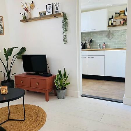 The Birdhouse, Tiny Home Close To The Beach Noordwijk Extérieur photo