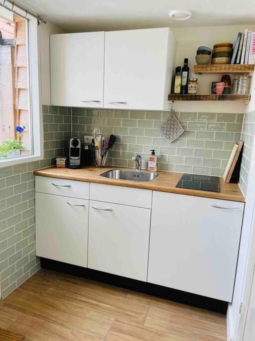 The Birdhouse, Tiny Home Close To The Beach Noordwijk Extérieur photo